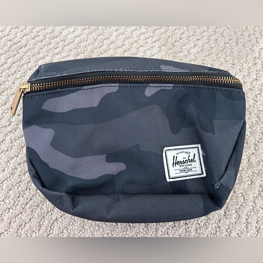 Herschel Supply Company Gray Camouflage Belt Bag - Picture 1 of 3